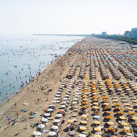 Appartamenti Lucerna Lignano Sabbiadoro Bagian luar foto