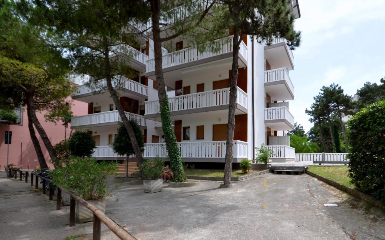 Appartamenti Lucerna Lignano Sabbiadoro Bagian luar foto
